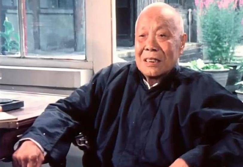 原创太监孙耀庭透露:晚上伺候嫔妃时,鞋子要放苍耳,为何要这样?