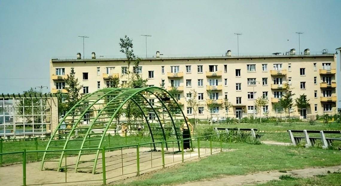 赫鲁晓夫楼绝对看不上多好看,但是它是当时苏联一种社会福利性的住宅