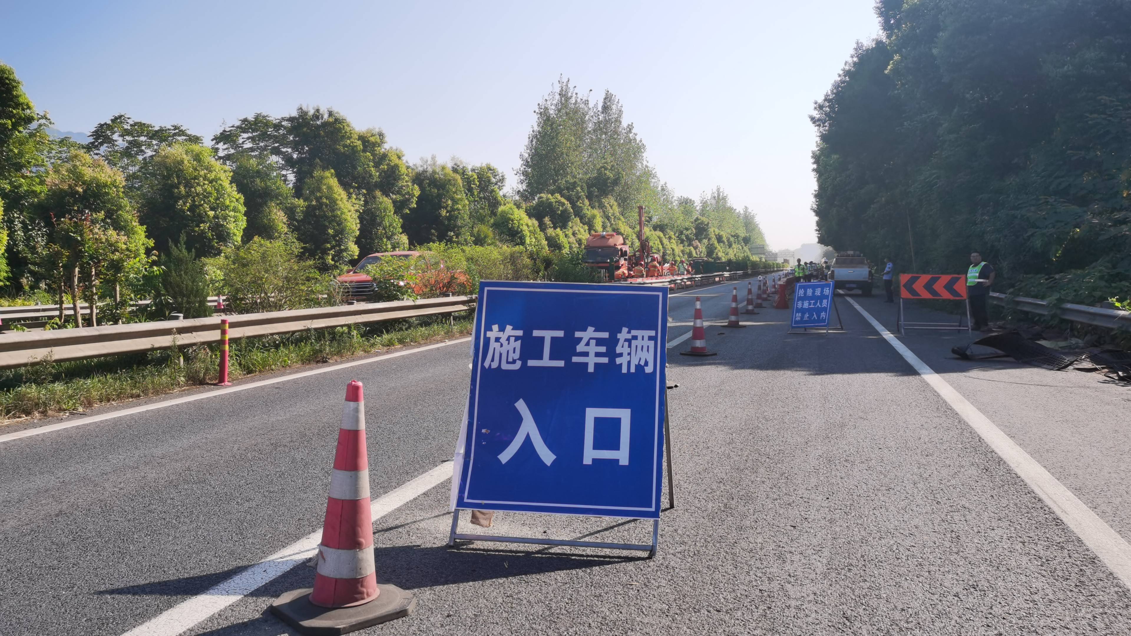 重庆:g42沪蓉高速分水段山体垮塌处解除断道交通管制