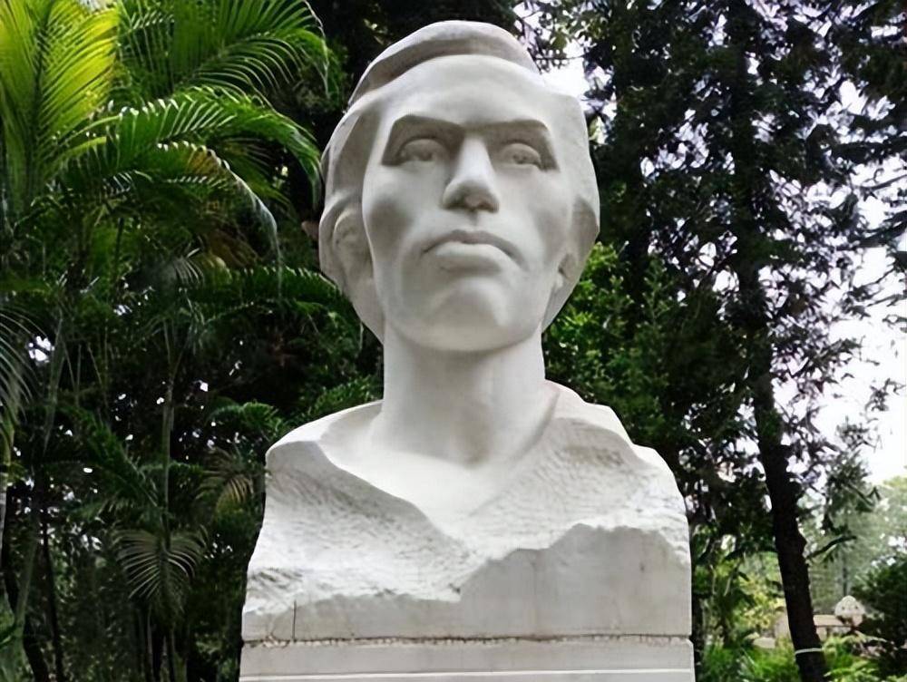 由于思想觉悟高,工作能力强,周文雍被任命为甲工学校的团支部书记,还