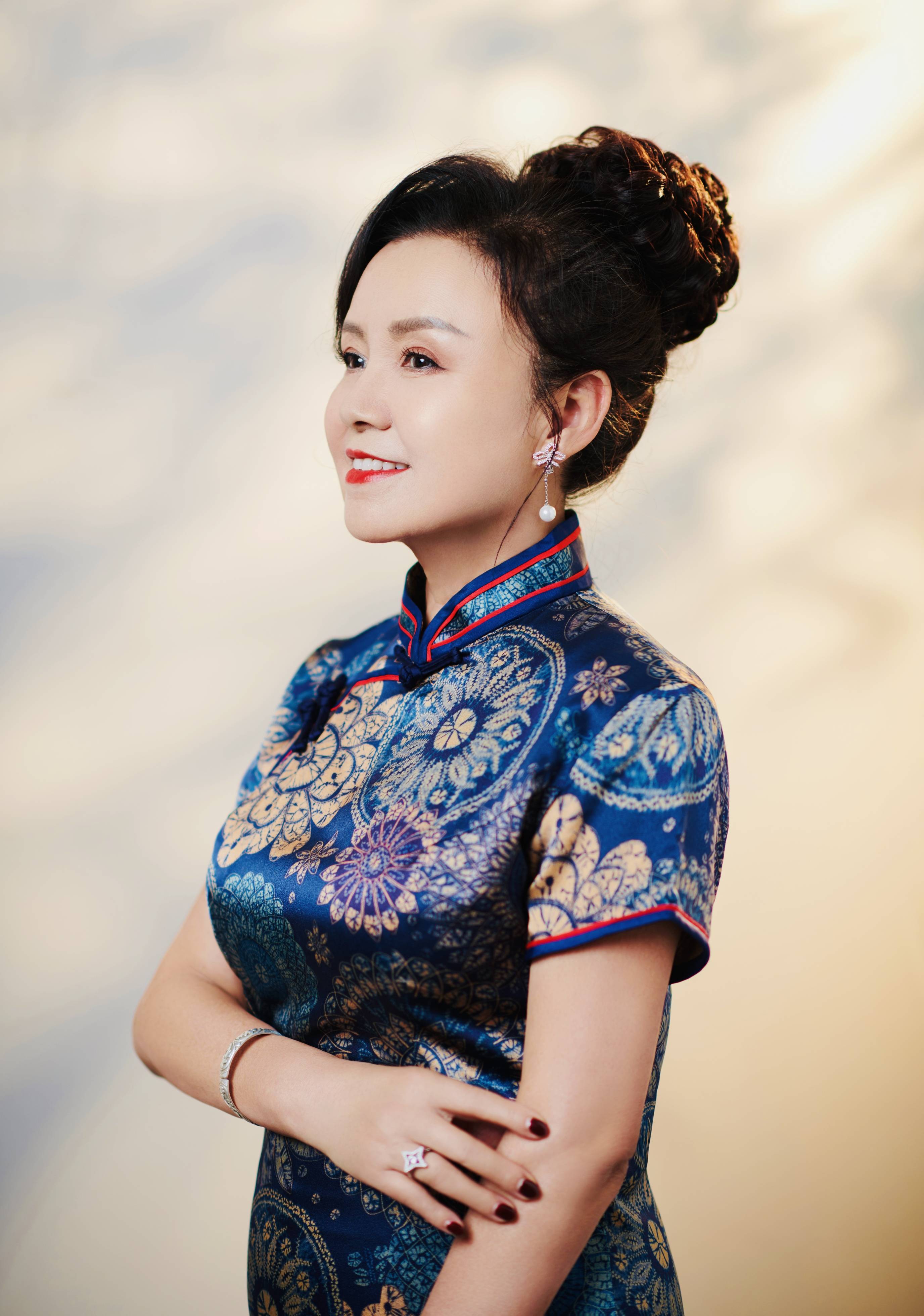 刘文菊张莉云王文丽秦桂苓该剧演员导演王文丽介绍:"本次拍摄我迷在