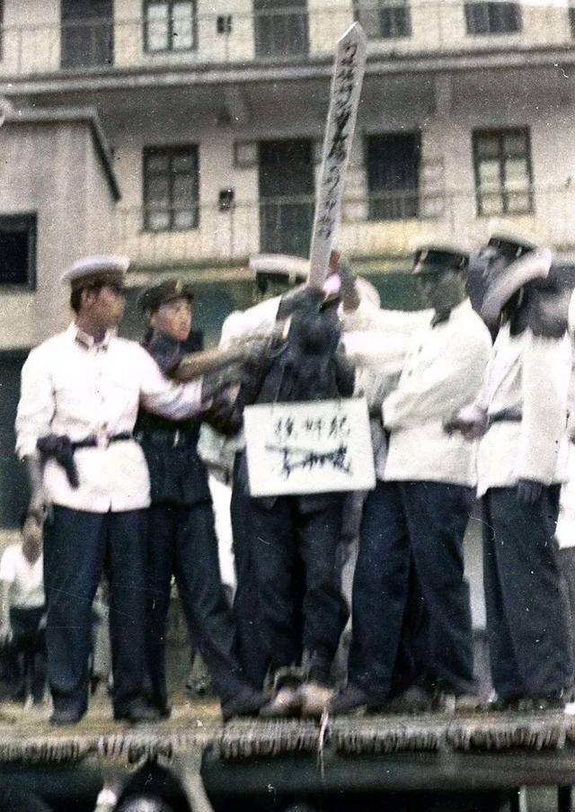 老照片 70年代处决犯人的现场