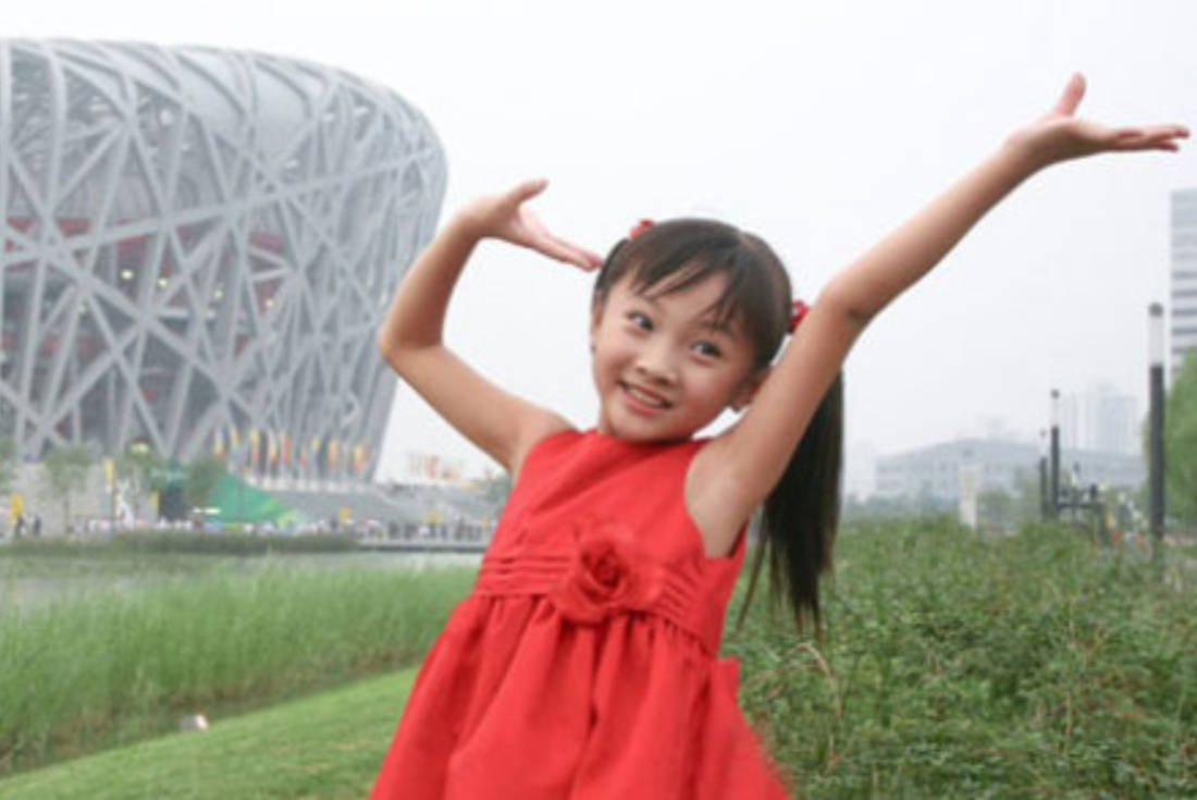 2008年在奥运会上假唱,被母亲当成摇钱树的林妙可,如今怎么样了