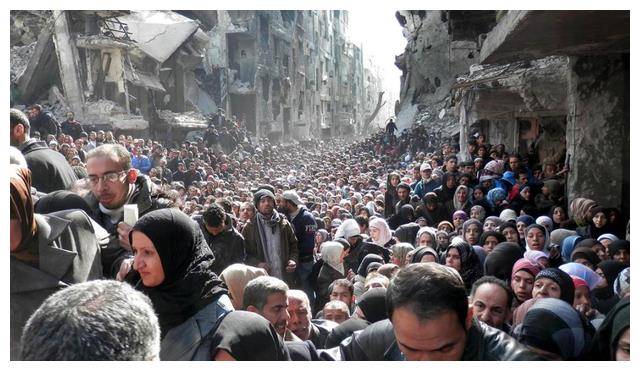 20世纪,导致民主德国人口流失规模增多的原因是什么?