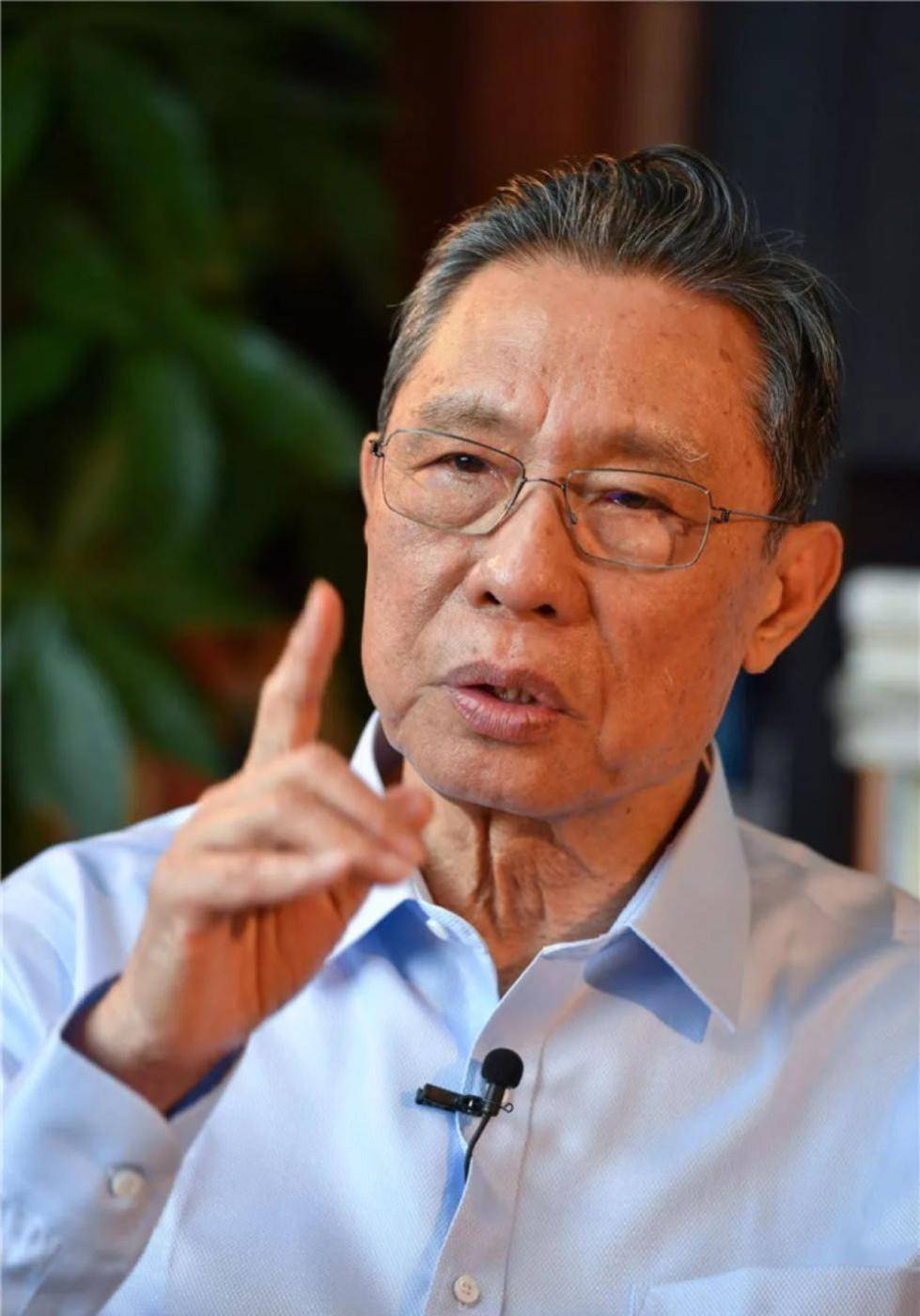 钟南山,19岁考入北大,43岁留学受尽歧视,45岁得其父第一次肯定