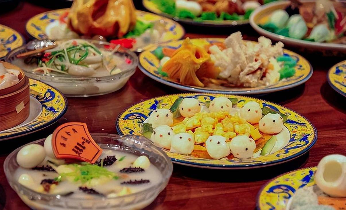 乾隆请3000老人吃饭,为何老人回家后接连去世?他们究竟吃了什么