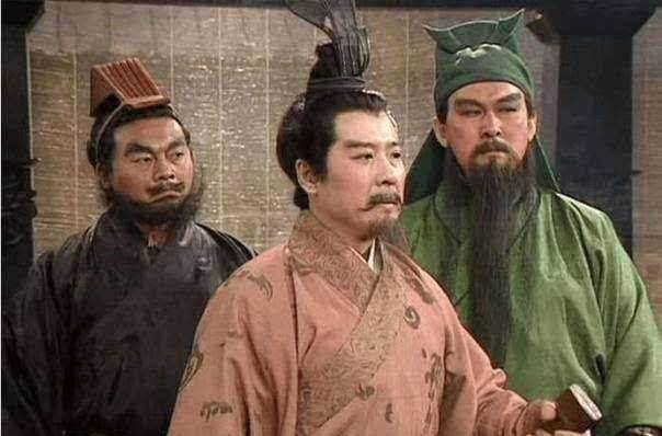 张飞逃命时忘记带大嫂,刘备随口说10字,如今被男人们挂在嘴边