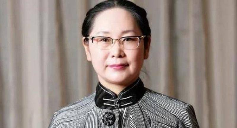 天津女富豪张荣华:汶川地震捐1亿,又给武汉捐1亿,坐拥百亿资产
