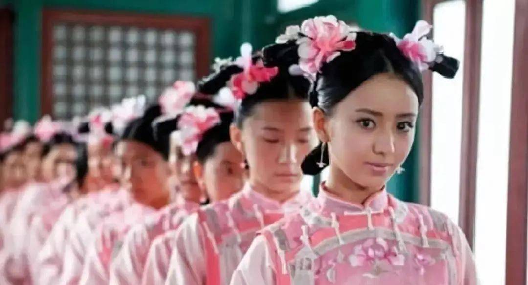 晚清选秀老照片:秀女衣着朴素,长相普通,和电视剧相差太多