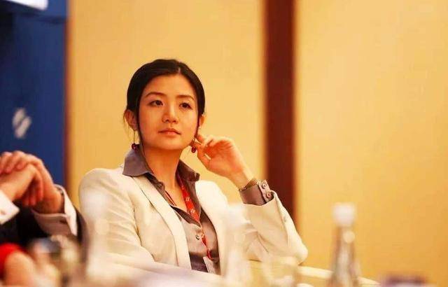 20岁获麻省理工3个学位,马云三顾茅庐请她出山,现成百亿女富豪