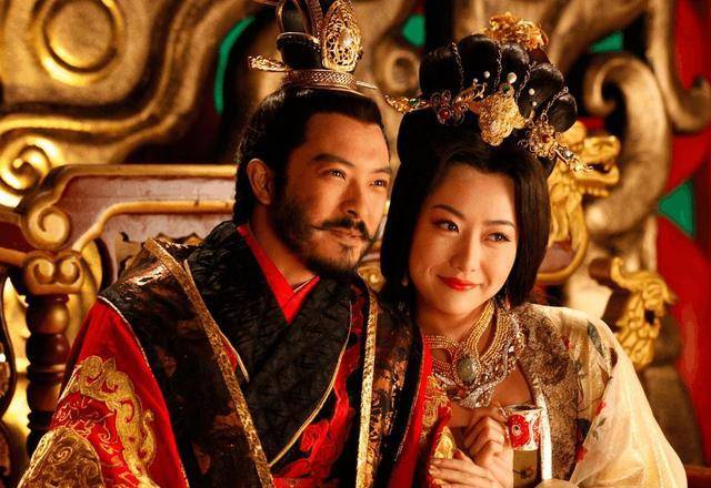 不久之后,窦建德率领军队攻打宇文化及的军队,成功将萧皇后抢了过来