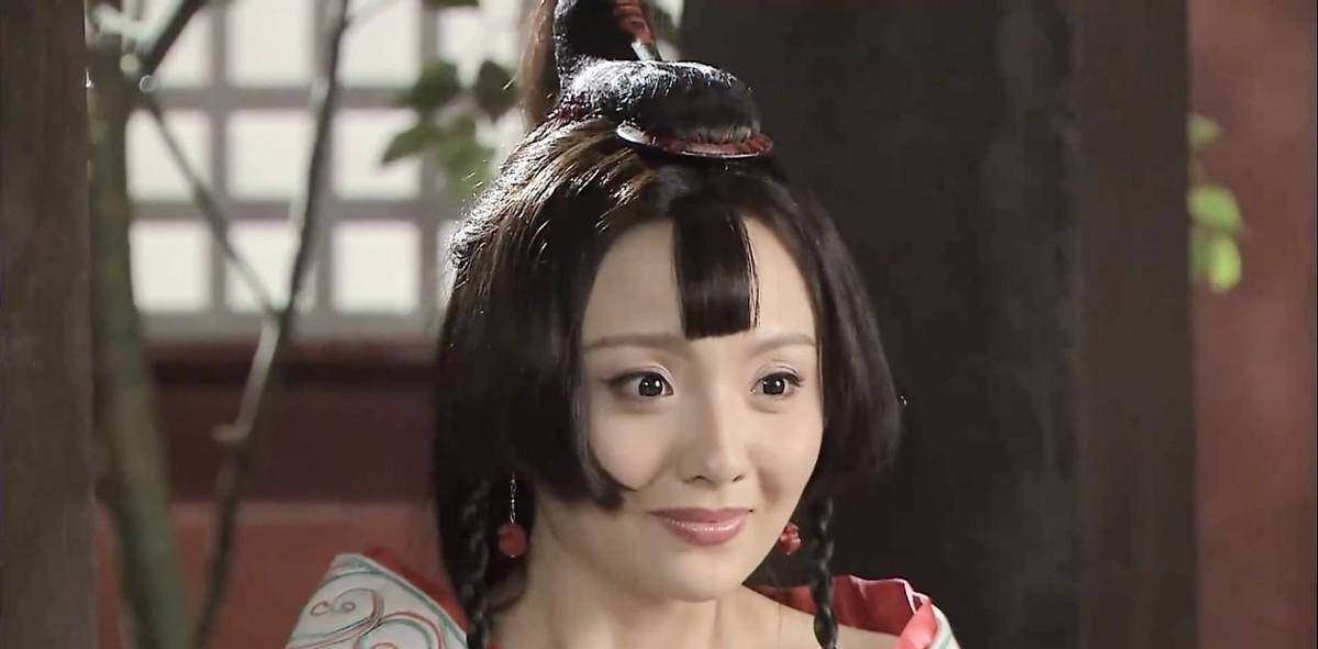 她是《母仪天下》中聪慧勇敢的妃子冯媛,是滴,你没看错,这不是槿汐