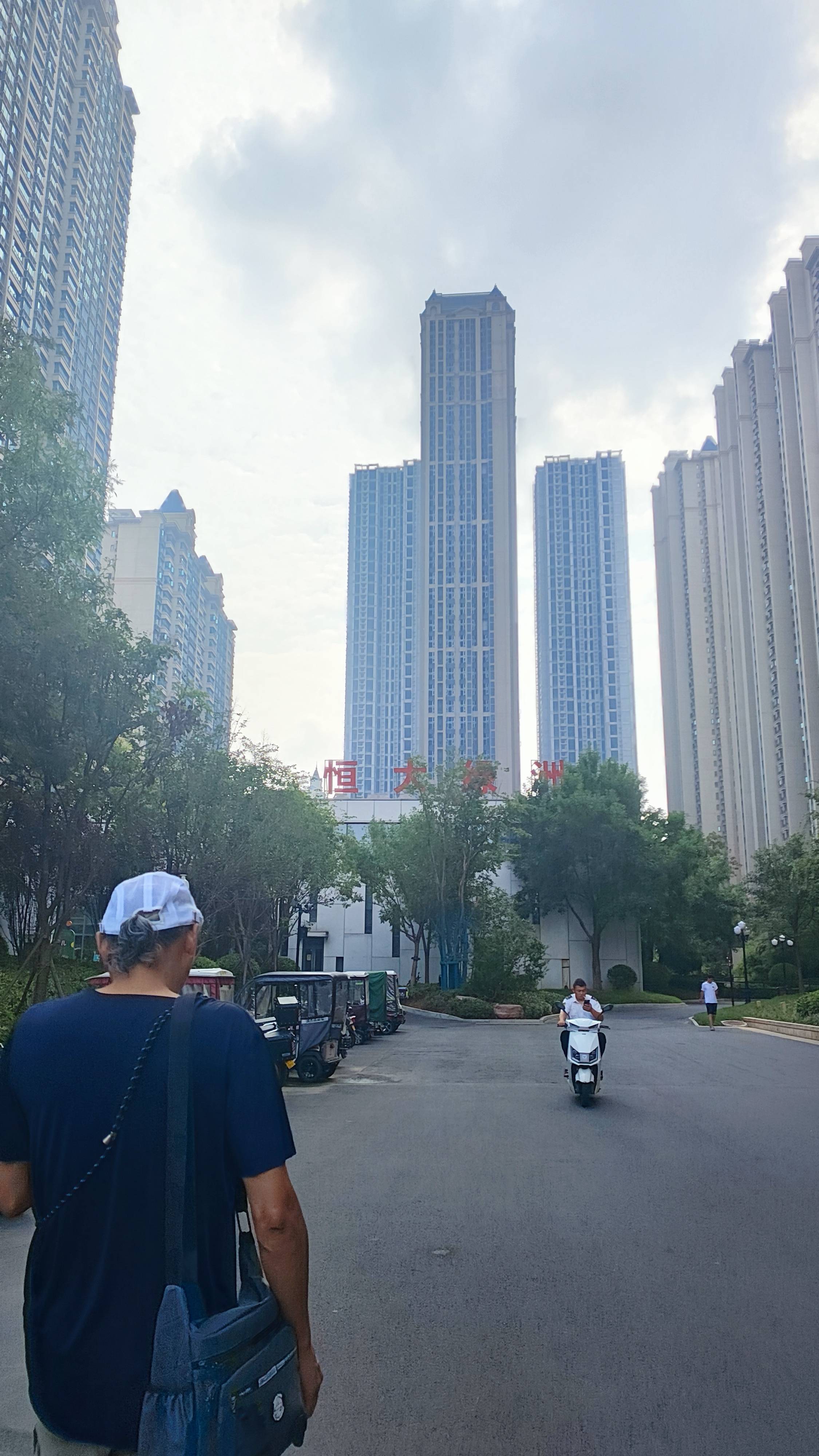 洛阳恒大绿洲北区高架桥噪音大,不拆原窗加装隔音玻璃系统窗安装案例