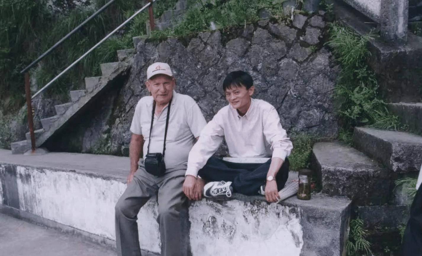 马云不为人知的"外国爸爸",自从有了他之后,人生就变得像开挂