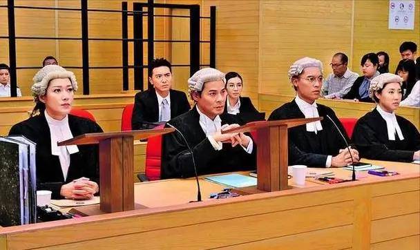 香港回归26年,换掉了警服,去掉yessir,却去不掉法官头顶的假发