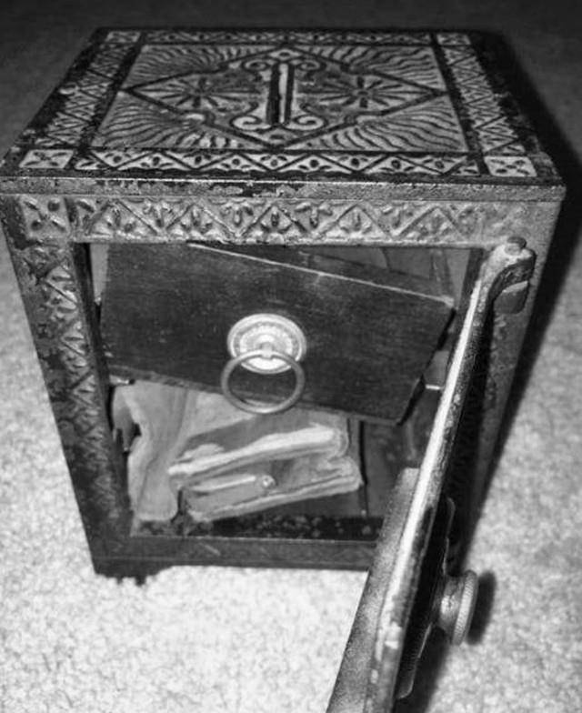 民国飞贼草上飞,盗广州首富巨款潜逃,因美娇娘暴露其行踪引杀祸