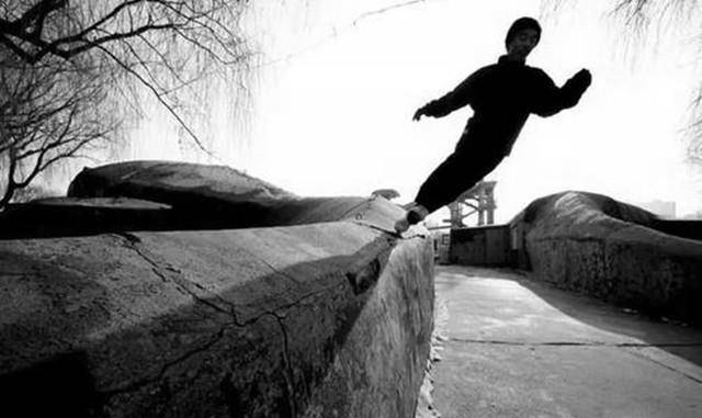 民国飞贼草上飞,盗广州首富巨款潜逃,因美娇娘暴露其行踪引杀祸