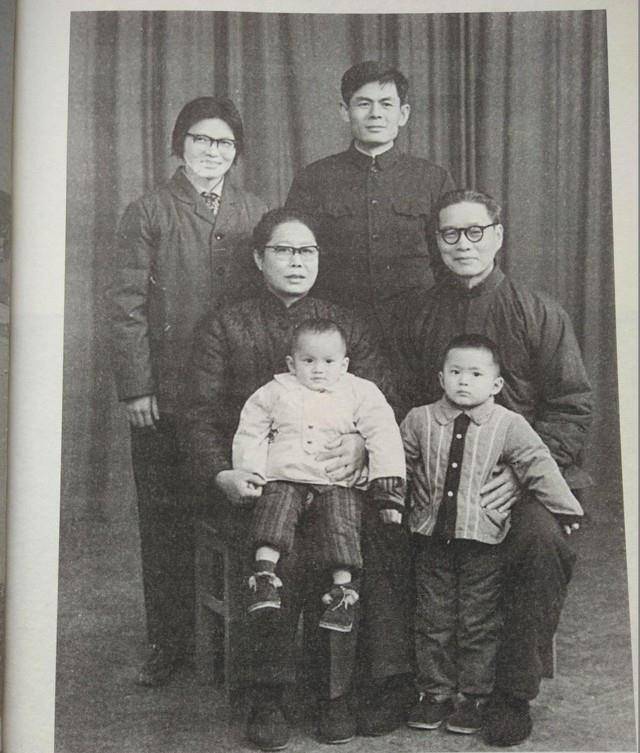 毕竟在史料馆工作了半辈子,但凡读过沈醉回忆录的人,都知道他对栗燕萍