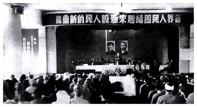 1946年,地下党开会时突然听到小贩大喊卖糖,会议负责人:快撤退