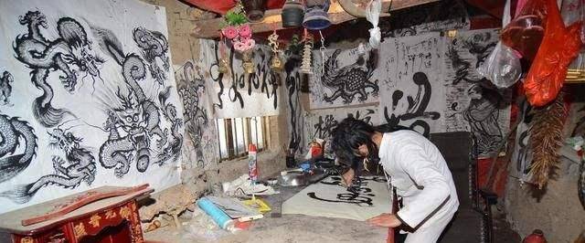 马东营:为寻真龙离家十多年,放弃寻龙后坚持画龙,如今怎样了?