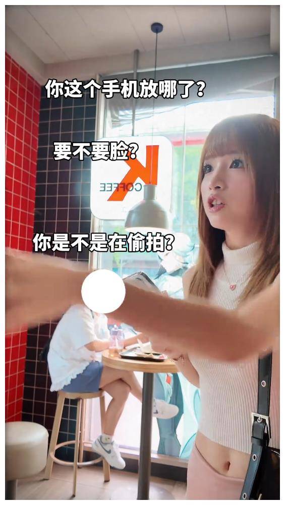 女子肯德基点餐时遭偷拍裙底，对方自称是员工，店面：警方已介入