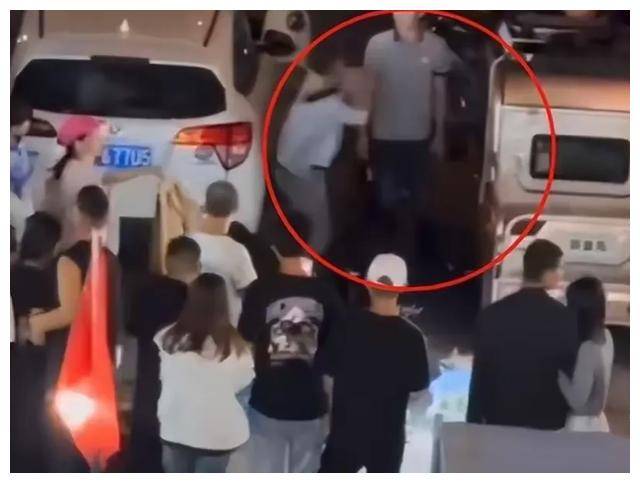 后续!山东高密一男子在夜市被砍死,更多内幕曝光,家属崩溃