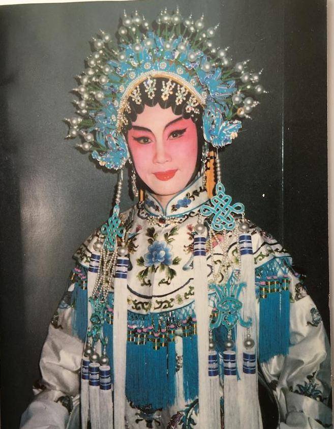 红线女:一生四段情,皆为不了局,曾与赵丹相爱,迫于压力分手