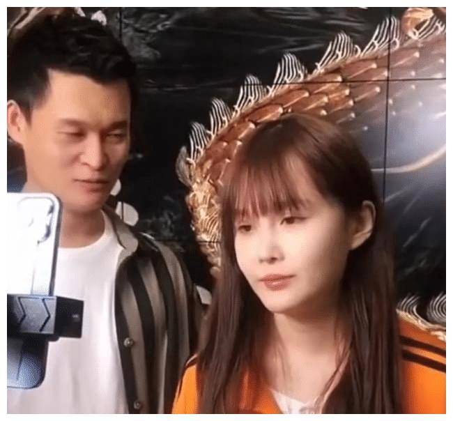 小沈龙与师傅女儿球球撕破脸:啥关系也得还钱,已经忍你很久了