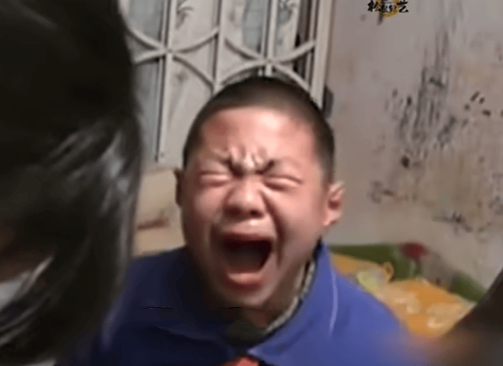 09年7岁妹妹离奇失踪,哥哥从床下拿出其头发,父亲见后脸色大变_小杰