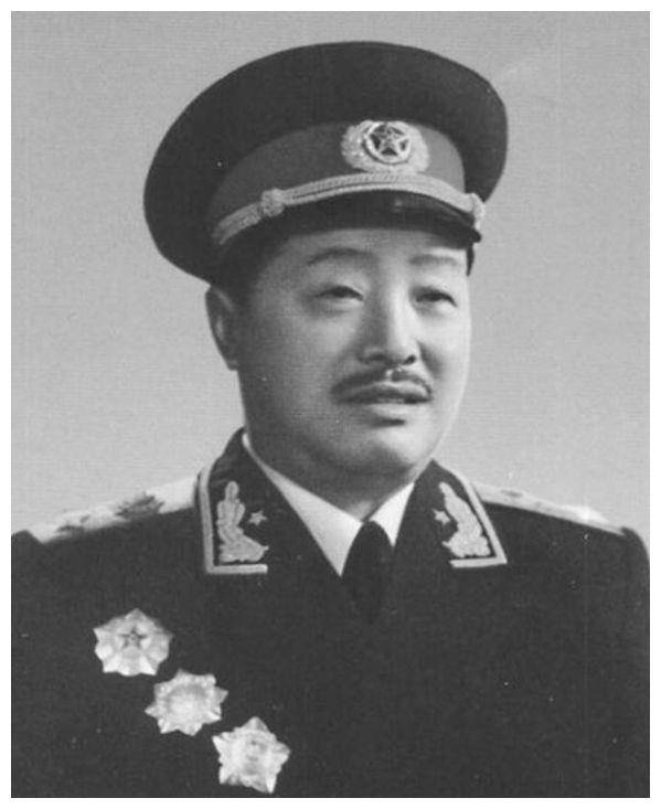 1959年人代会前夕,贺龙找到迟浩田:别让陈明仁带枪进会场