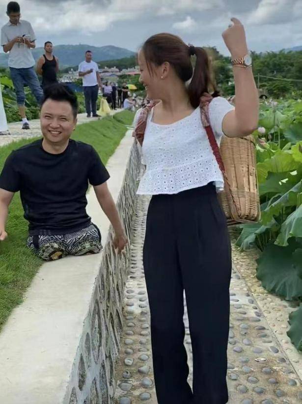 无腿男抛弃断臂妻子,如今二人生活怎样了_阿娇_小波_视频