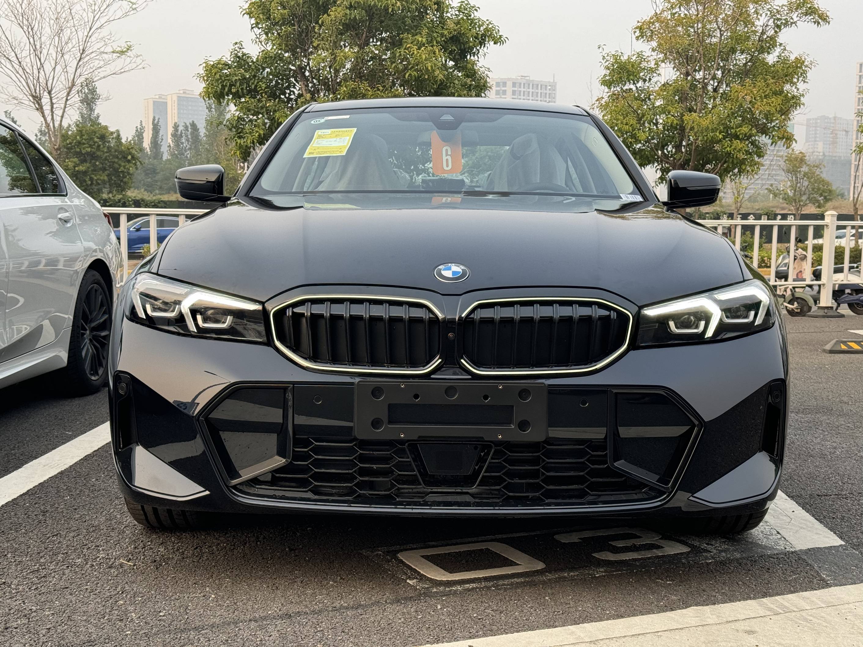 2025款宝马3系到店,花老款325的钱买新款330,看看这些变化香不香?