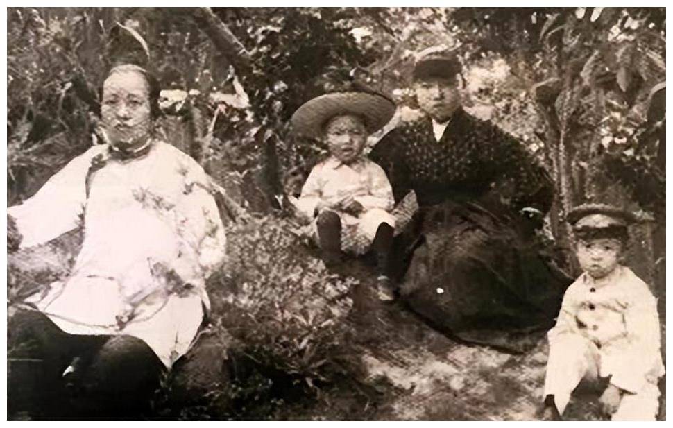 1968年,一老妇去世,只有一张破席裹身,其竟是梁启超小妾王桂荃