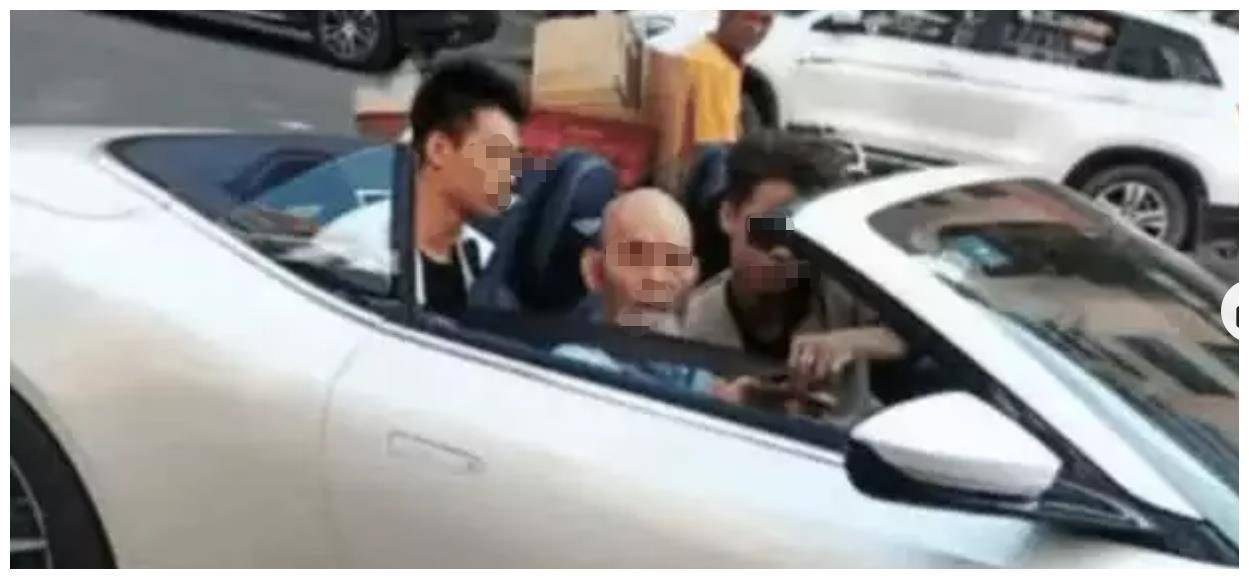 许华升驾驶300万豪车,身住老家破屋,副驾驶乘客揭露真相