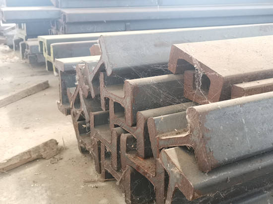 耐低温叉车门架型钢的特性和应用场景