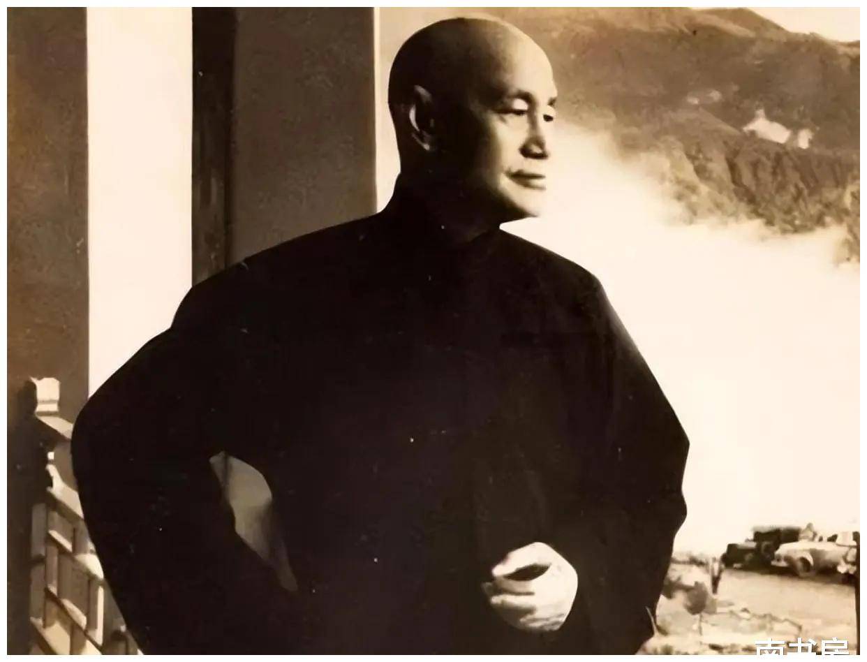 蒋介石退守台湾前,家乡老者问他何时归来?老蒋伸出3根手指,是何意思?