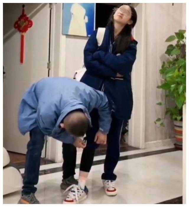 秋裤大叔女儿结婚图片