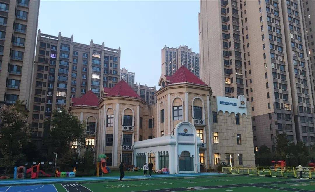 48名学生突发呕吐腹泻,一学校紧急停课!_幼儿园_家长_雁塔区