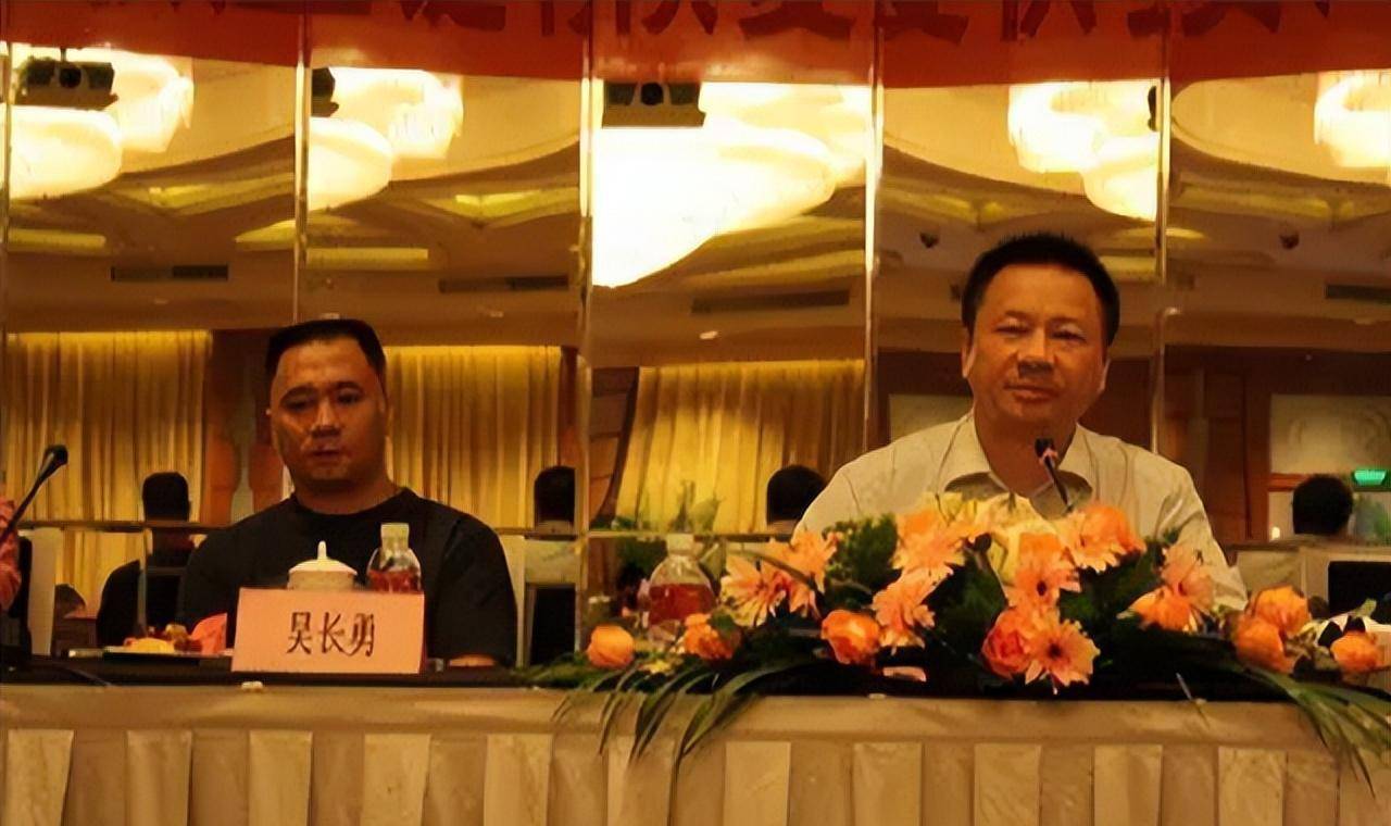 吴长江:一晚输5亿,赌掉300亿公司,送自己进大牢_香港联交所_雷士照明