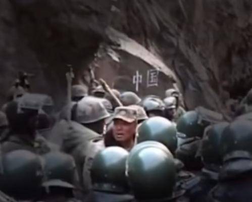 他在喀喇昆仑绝壁写下"大好河山寸土不让",用身躯化作祖国屏障