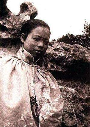 溥仪五位妻子:有的登报离婚,有的通奸侍卫,有的22岁猝然去世_李玉琴