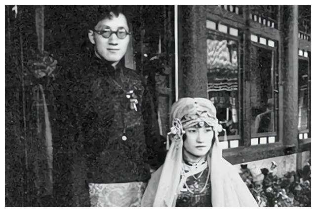 徐志摩死后的陆小曼,50岁貌如老妇,同居30年男友将死她无动于衷