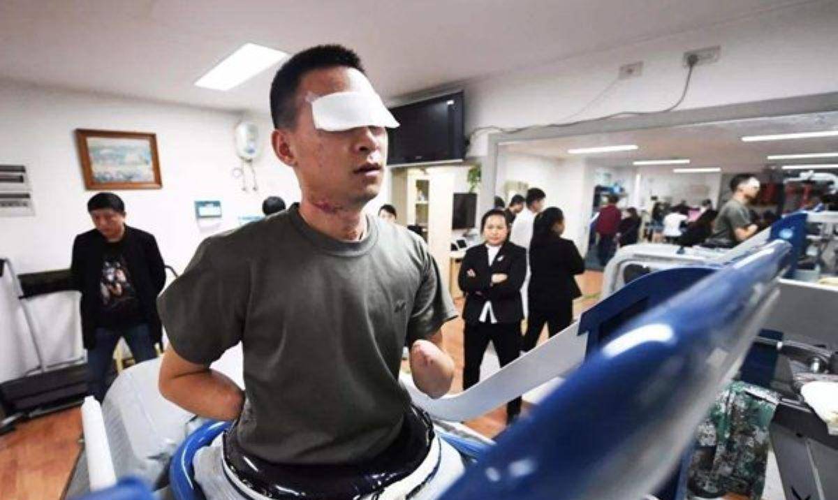 英雄杜富国:排雷时不幸受伤,荣获一等功,如今享受什么待遇?
