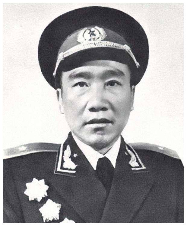 第7位同样来自东北野战军,就是炮兵纵队司令员苏进.