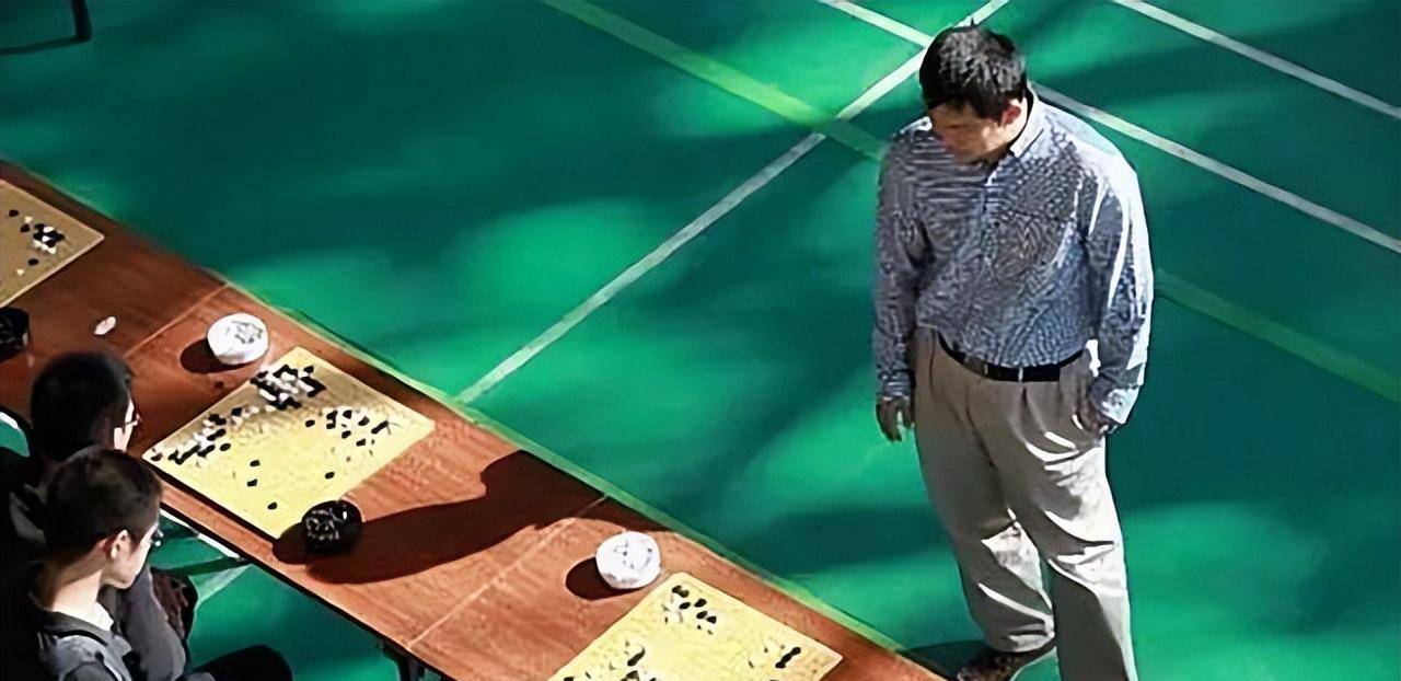 围棋名将常昊近况:不顾恩师反对,娶大8岁的二婚师姑,携手至今