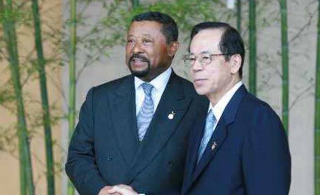 一位温州人的儿子在非洲"当选"总统,多次回中国省亲,还不想走_加蓬