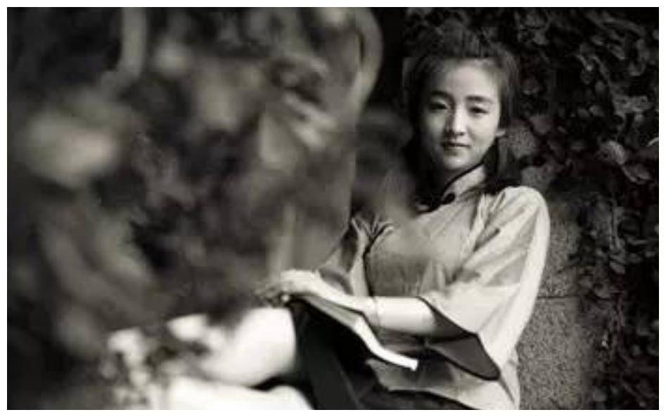 的梦中情人,一天收千封情书,百年后发现竟是男儿身_潘小璜_女子_民众