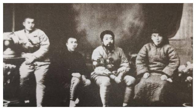 先后收复康保,宝昌,沽源以及多伦等城池.前敌总指挥兼第2军军长".
