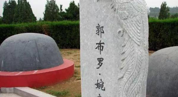 婉容狱中受欺负,死后被草草埋葬,婉容到底埋葬在哪里?