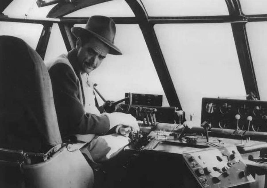 败家子霍华德·休斯:父母双亡后,任性挥霍二十年,成为世界首富